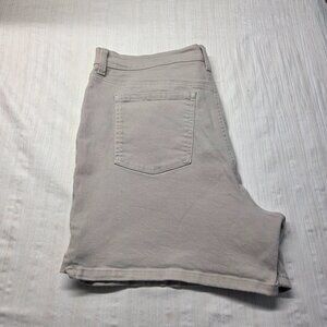 Gloria Vanderbilt All Around Slimming Effect Amanda Size 18 Light Khaki Shorts